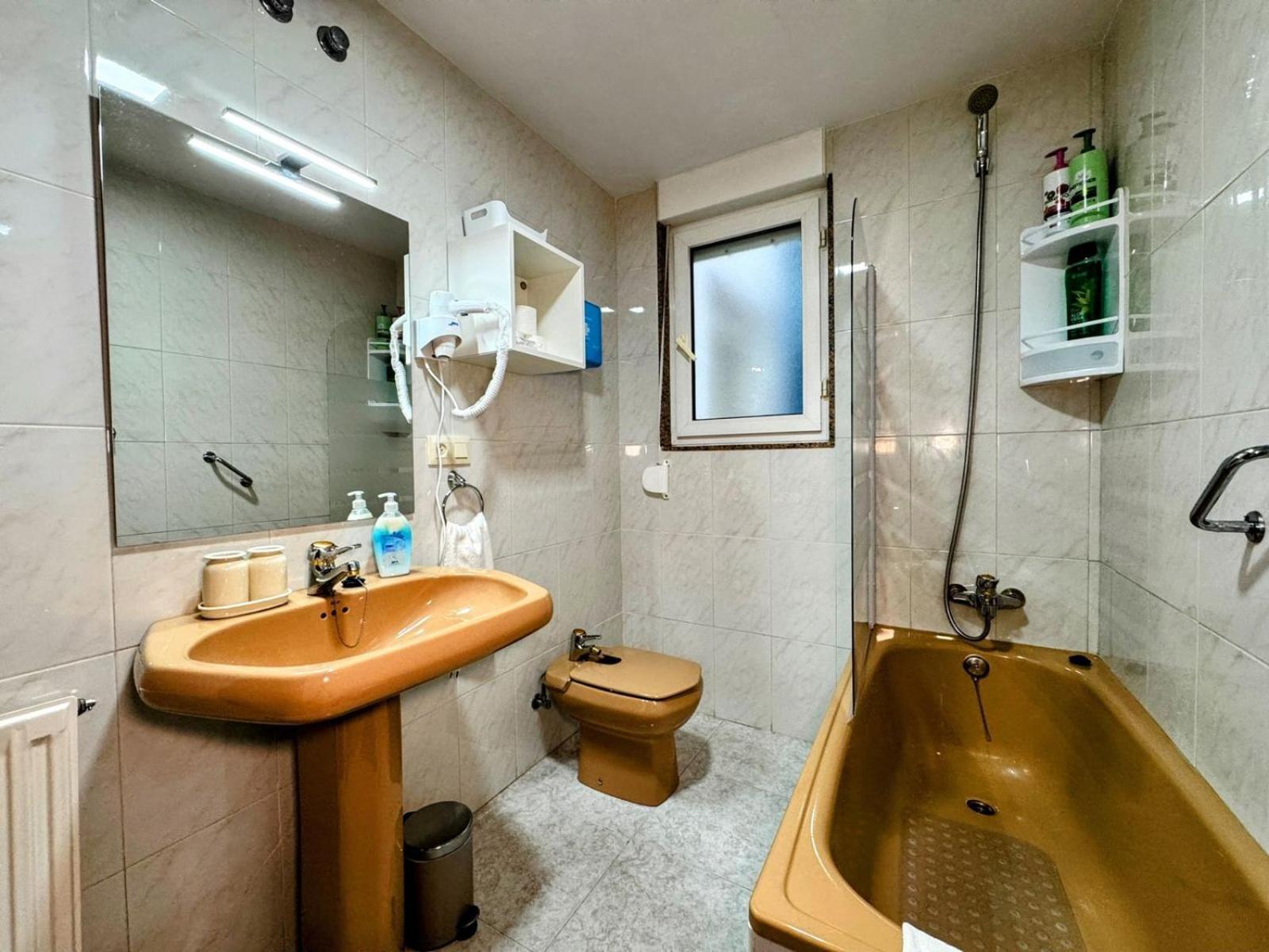 Onís Apartamento Elena Centrico Con Wifi מראה חיצוני תמונה